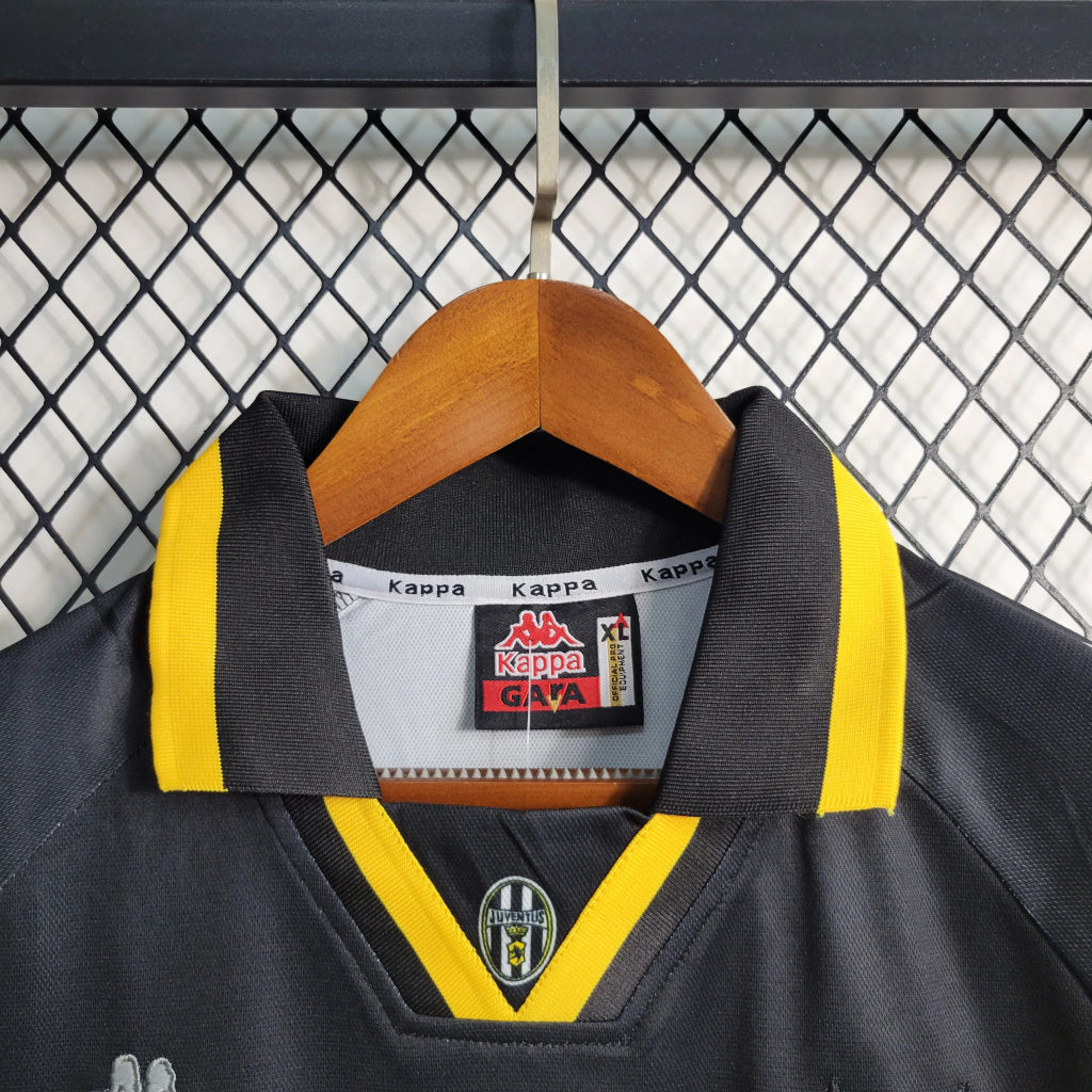 Camisa Juventus Third 1995/97 - Retrô Kappa Masculino - Preto e Amarelo