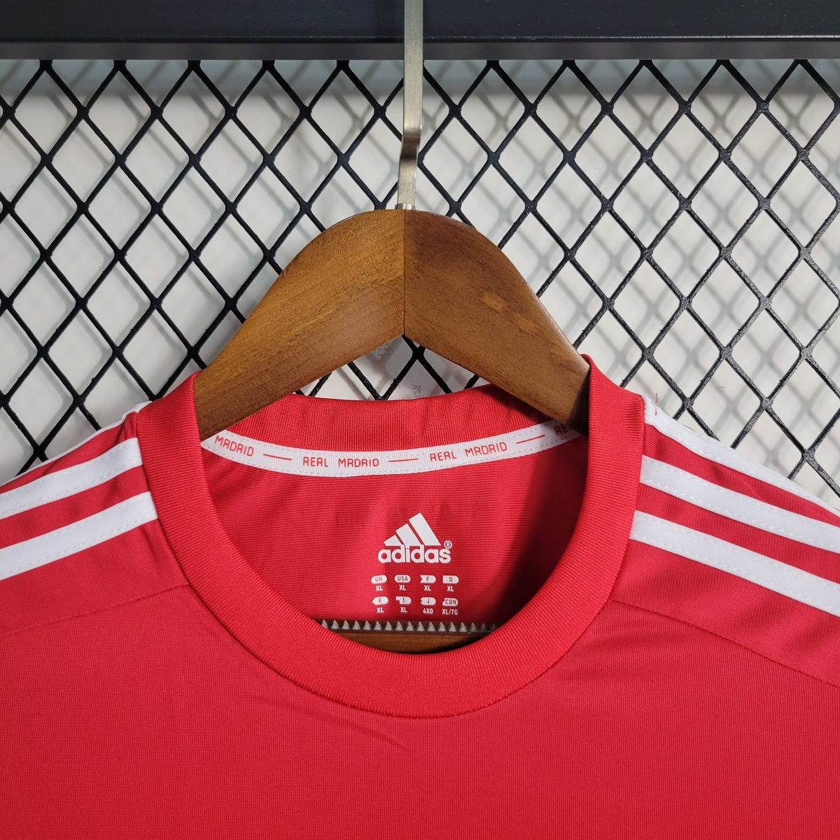 Camisa Real Madrid Third 2011/12 Manga Longa - Retrô Adidas Masculina - Vermelha
