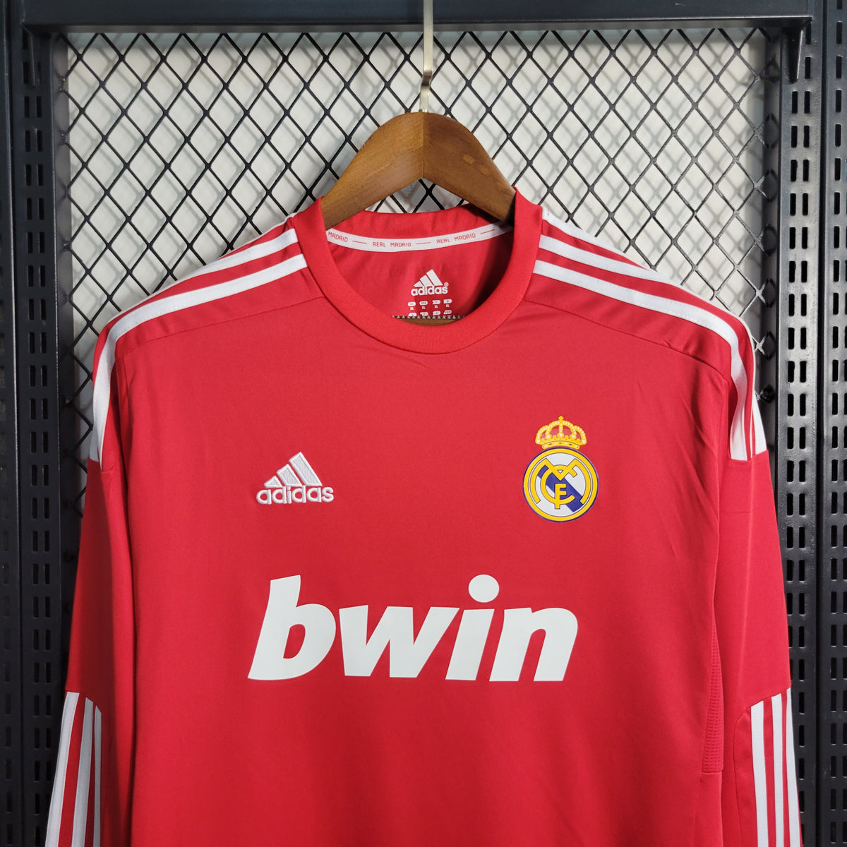 Camisa Real Madrid Third 2011/12 Manga Longa - Retrô Adidas Masculina - Vermelha